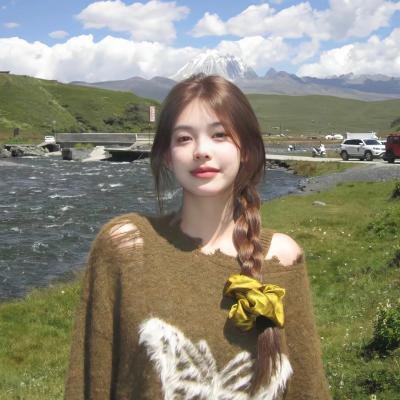 坐推土机的少女